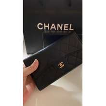 Chanel Pre-owned 19 Trifold Flap Compact Wallet - Neutrals